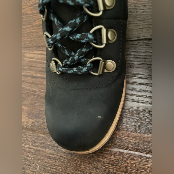 Joan of Artic Sorel Wedges - Black with Blue Laces, Winter Boots, Wedge - Picture 3 of 11